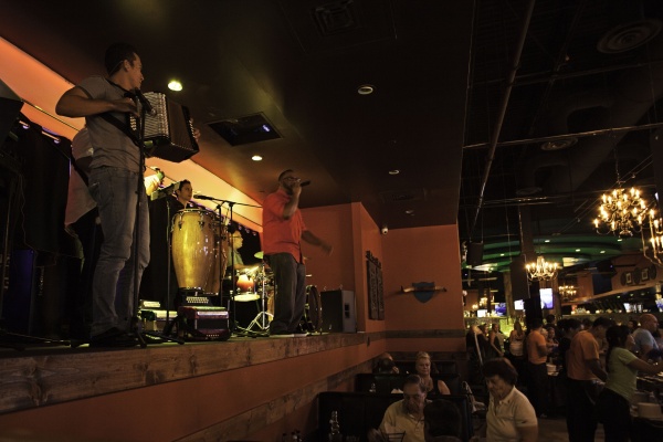 Live Entertainment and dancing in Coral Springs